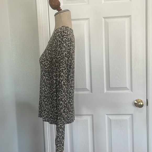 Ralph Lauren animal print top long sleeve scoop neck stretch gray womens size M - Picture 5 of 7